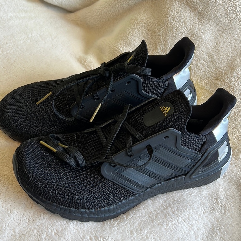 ADIDAS MEN’S SIZE 8.5 PRIMEBLUE